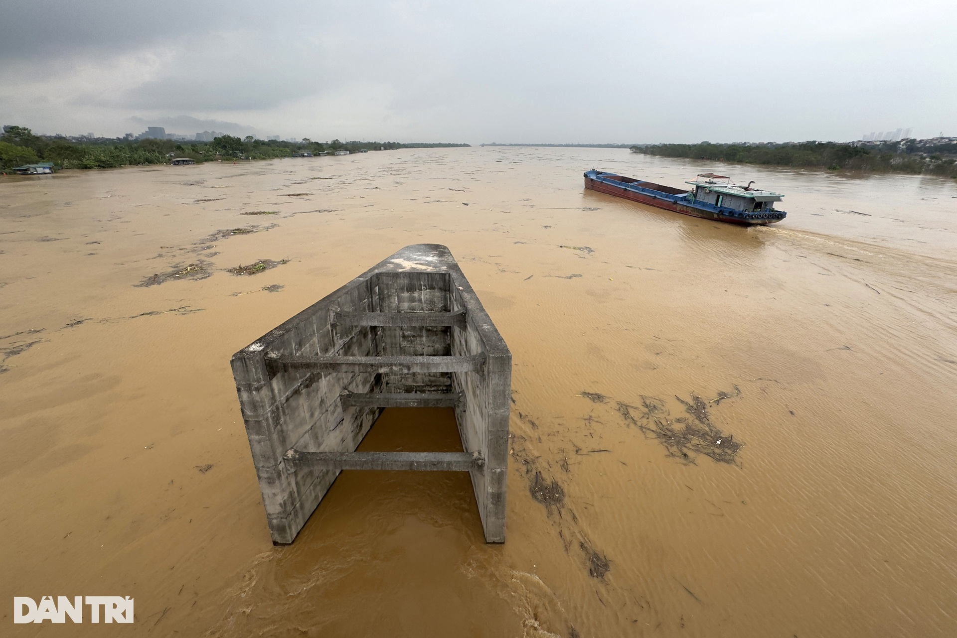 Nước sông Hồng dâng sát mức báo động, nguy cơ gây ngập ở Hà Nội - 9 Nước sông Hồng dâng sát mức báo động, nguy cơ gây ngập ở Hà Nội - 9