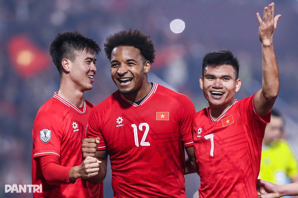 Báo Hàn Quốc: HLV Kim Sang Sik sẽ giúp tuyển Việt Nam vô địch AFF Cup - 3 Báo Hàn Quốc: HLV Kim Sang Sik sẽ giúp tuyển Việt Nam vô địch AFF Cup - 3