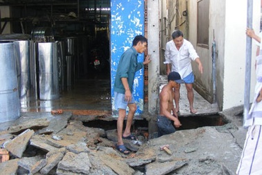 Cả khu dân cư thức trắng đêm vì vỡ đường ống nước