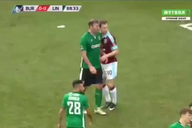 Nhìn lại trận thua của Burnley trước Lincoln City