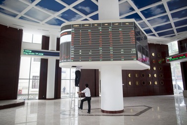 Chứng khoán đang hưng phấn thì “sập sàn”: Bức xúc vì... thái độ