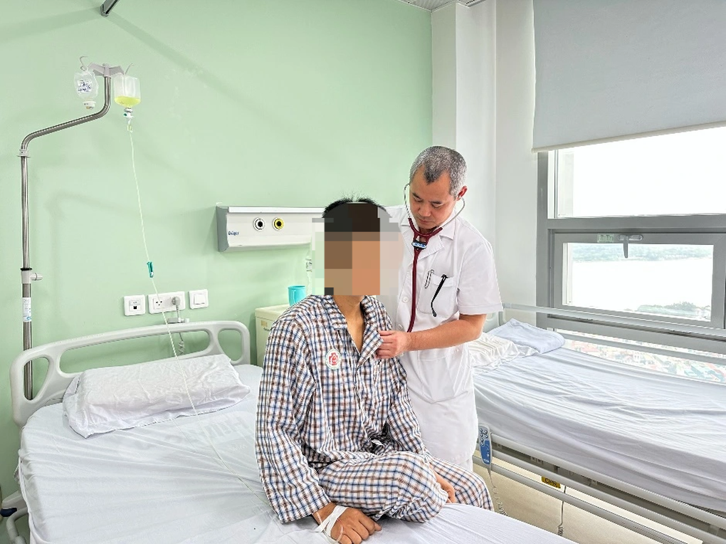 Thanh sắt hàng rào 1,7m đâm xuyên bụng lên ngực nam thanh niên - 3 Thanh sắt hàng rào 1,7m đâm xuyên bụng lên ngực nam thanh niên - 3