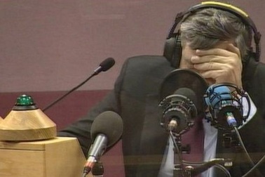 Những lần "vạ miệng" của nguyên thủ thế giới vì quên tắt micro