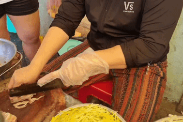 Quán cháo hơn 40 năm nằm trong hẻm nhỏ, bà chủ thái lòng không ngơi tay