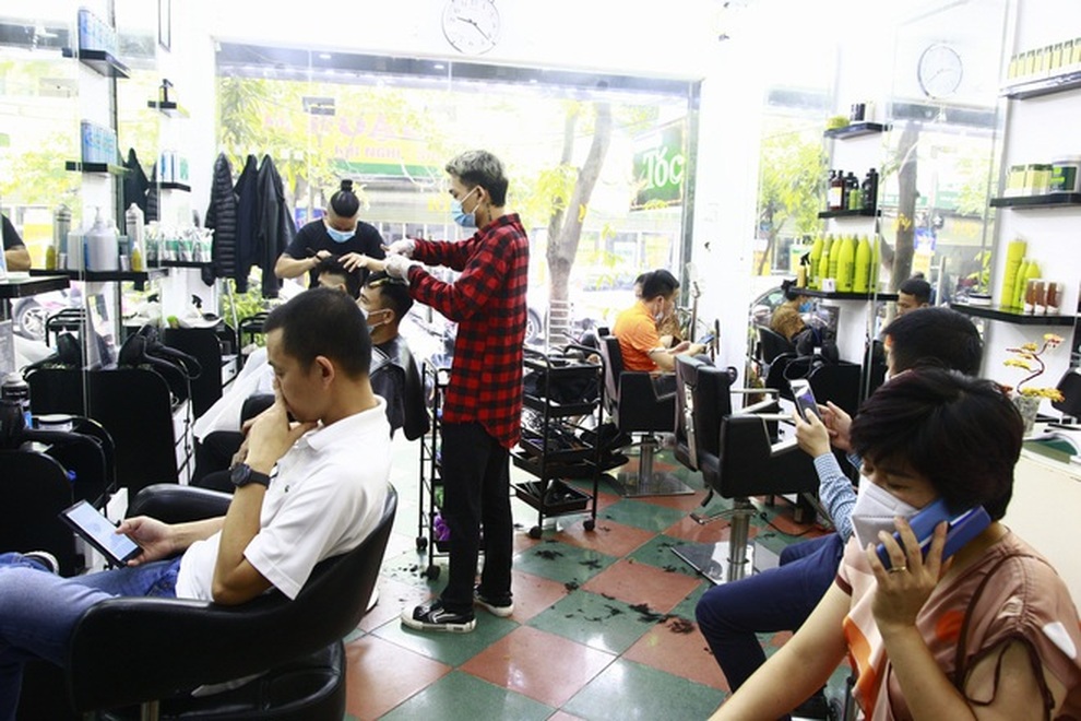 Nới lỏng dịch vụ thiết yếu ở Hà Nội, nhiều nghề vào guồng hết công suất - 1 Nới lỏng dịch vụ thiết yếu ở Hà Nội, nhiều nghề vào guồng hết công suất - 1