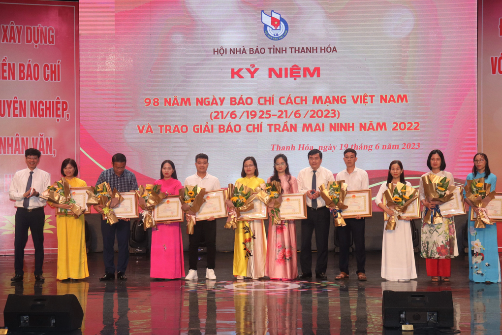 Phóng viên báo Dân trí đoạt 2 giải thưởng Giải báo chí Trần Mai Ninh - 2 Phóng viên báo Dân trí đoạt 2 giải thưởng Giải báo chí Trần Mai Ninh - 2