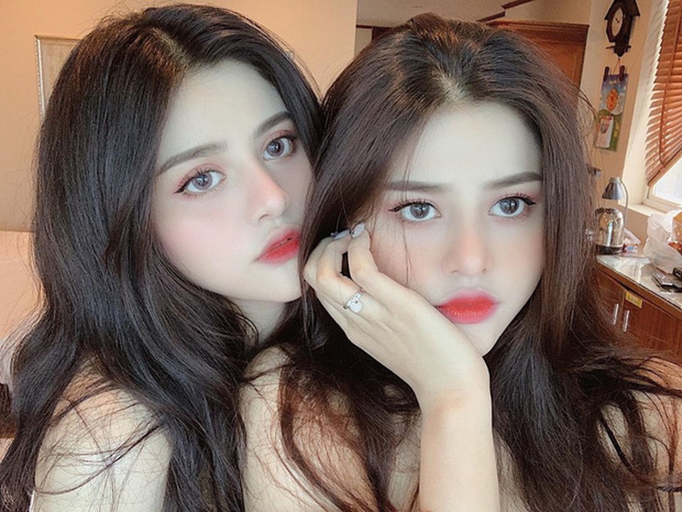 5 cặp chị em song sinh vừa đẹp lại giỏi gây “sốt” mạng - 7 5 cặp chị em song sinh vừa đẹp lại giỏi gây “sốt” mạng - 7