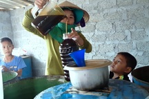 Về Tân Kỳ xem nghề ép cây mía "đẻ"... ra tiền