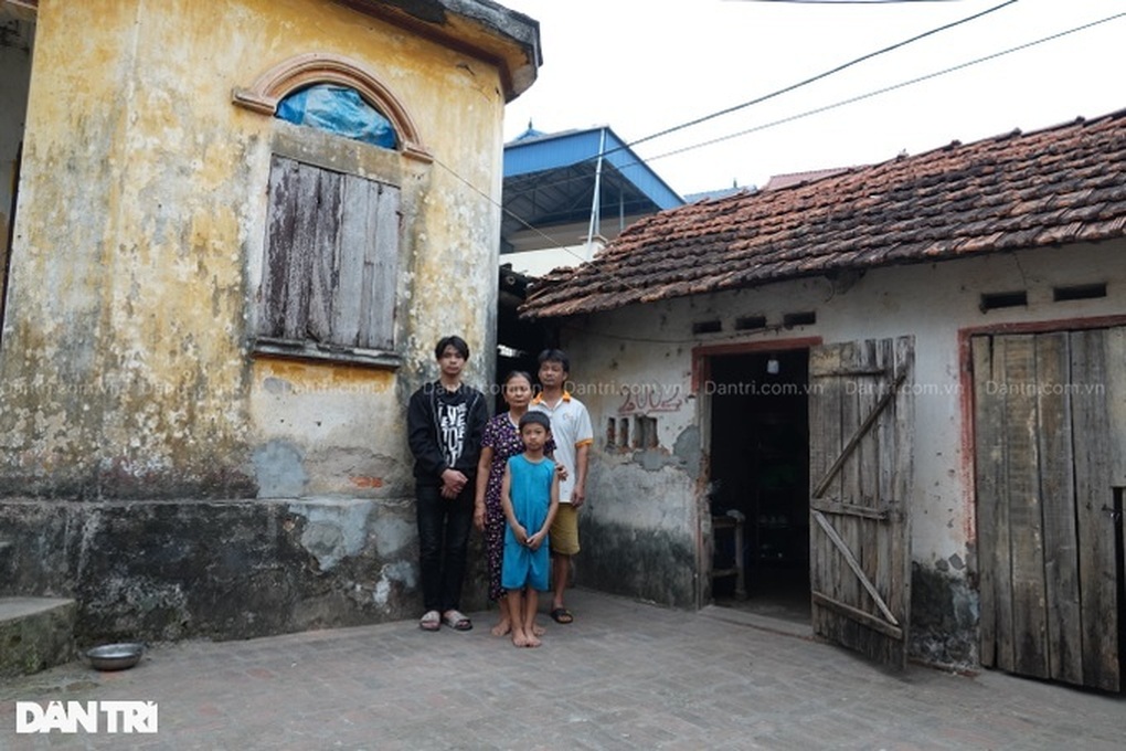 Con chấn thương sọ não, mẹ già đau yếu gồng gánh cả gia đình - 1 Con chấn thương sọ não, mẹ già đau yếu gồng gánh cả gia đình - 1