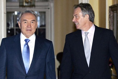 Cựu Thủ tướng Anh Tony Blair đóng phim quảng cáo