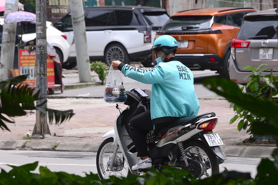 Shipper đồ ăn uống chạy không hết việc trong mùa dịch - 6 Shipper đồ ăn uống chạy không hết việc trong mùa dịch - 6