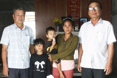 Học Bác từ những việc nhỏ, vì dân từ những việc gần