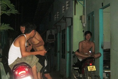 Sinh viên khiếp vía bởi hàng xóm “côn đồ”