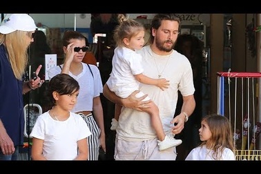 Sofia Richie đưa con bạn trai đi mua sắm