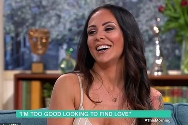 Người mẫu than phiền “vì quá xinh đẹp, nên khó có tình yêu chân thành”