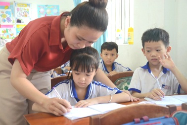 Xét thưởng cả năm cho viên chức dựa trên 6 tháng cuối có đúng quy định?