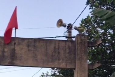 Loa phát thanh phát tiếng Trung Quốc: Do loa quá cũ