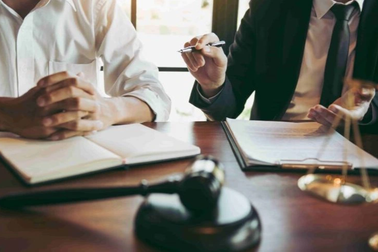 Hà Nội: Bác bỏ thông tin phạt người nước ngoài xuất cảnh không khai báo