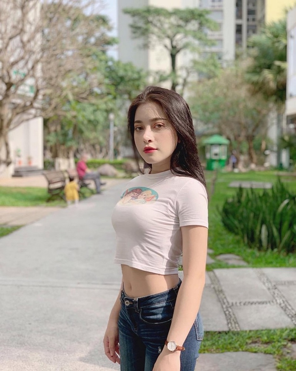 Thiếu nữ Hà thành xinh đẹp thường bị nhầm là con lai - 1 Thiếu nữ Hà thành xinh đẹp thường bị nhầm là con lai - 1