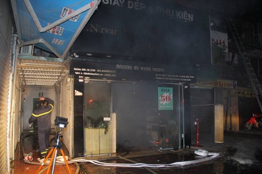 Cháy lớn trong khu tập thể cũ Hà Nội, sơ tán thành công hàng chục người