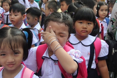 Lớp 1, 2 học online kiểm tra trực tiếp: Đừng vì điểm số gieo cho trẻ nỗi sợ