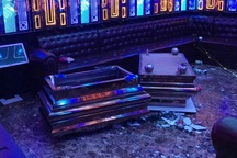 Mâu thuẫn với bạn hát, nam thanh niên phá quán karaoke