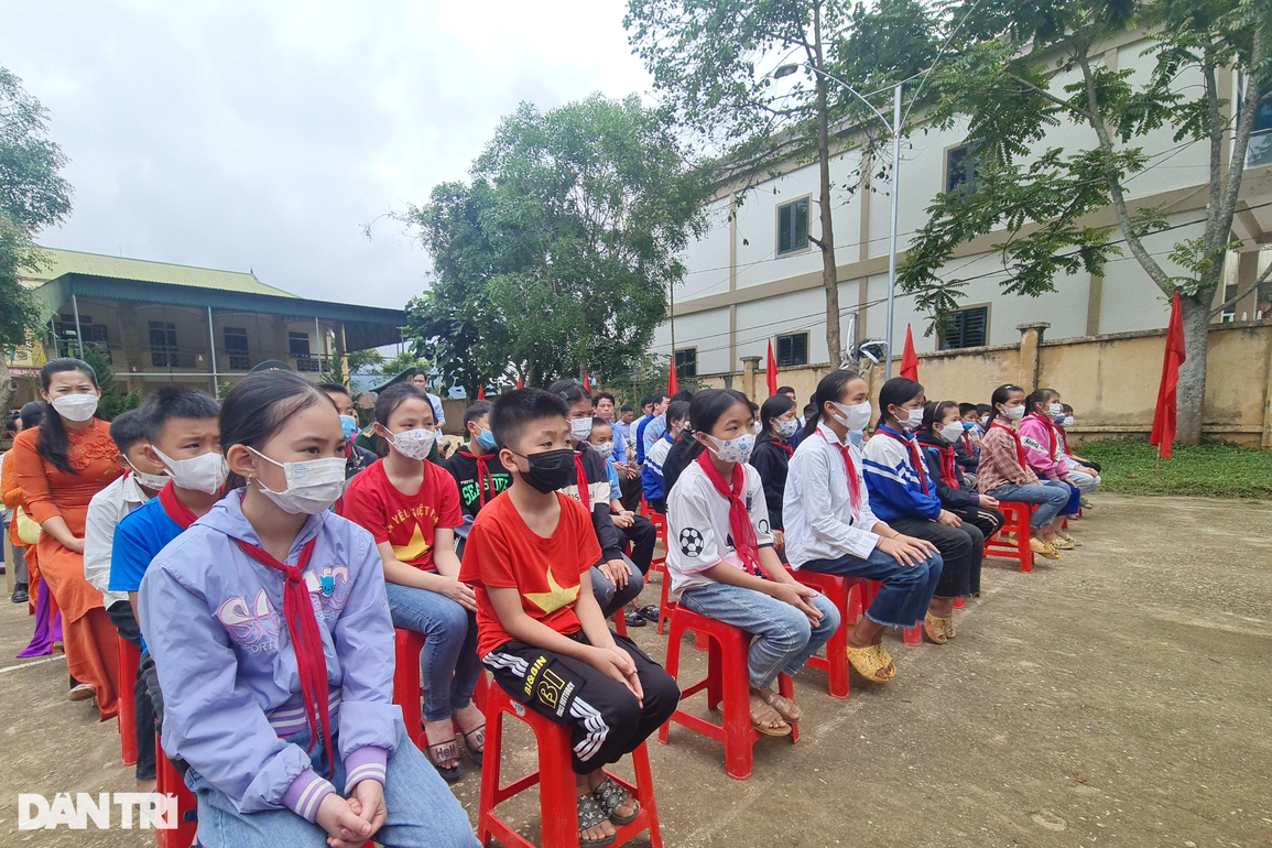 Khánh thành cầu Dân trí ở thung lũng khó khăn bậc nhất biên giới Việt - Lào - 11 Khánh thành cầu Dân trí ở thung lũng khó khăn bậc nhất biên giới Việt - Lào - 11