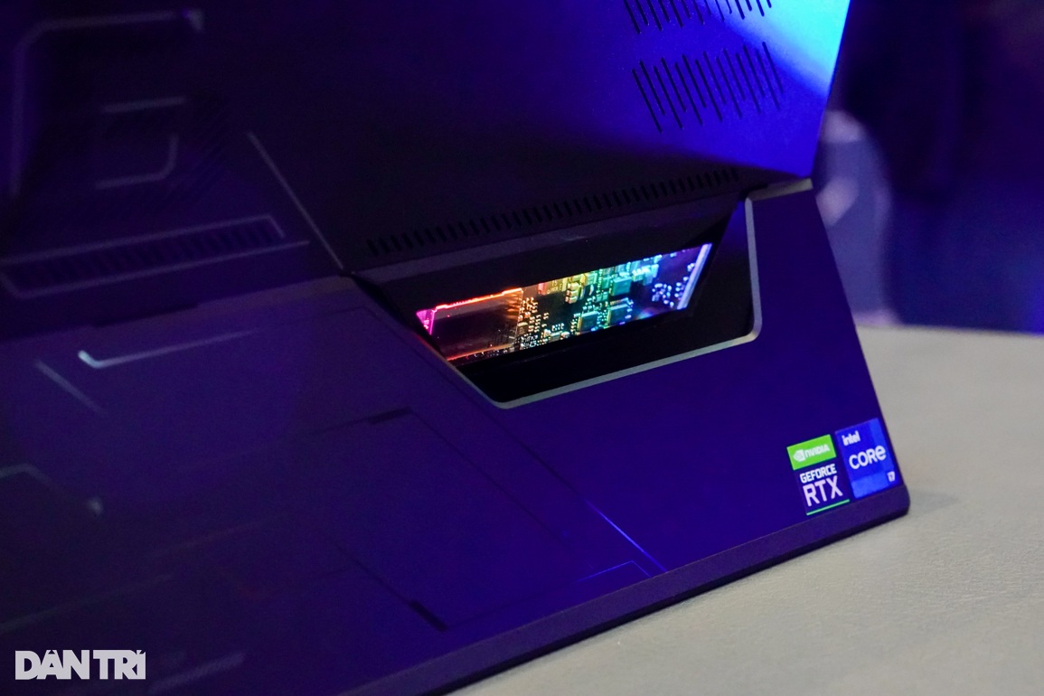 Cận cảnh máy tính bảng Gaming có chip Intel Core i9 - 10 Cận cảnh máy tính bảng Gaming có chip Intel Core i9 - 10