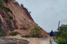 Cấm đường để nổ mìn phá đá “khủng” đề phòng sạt lở