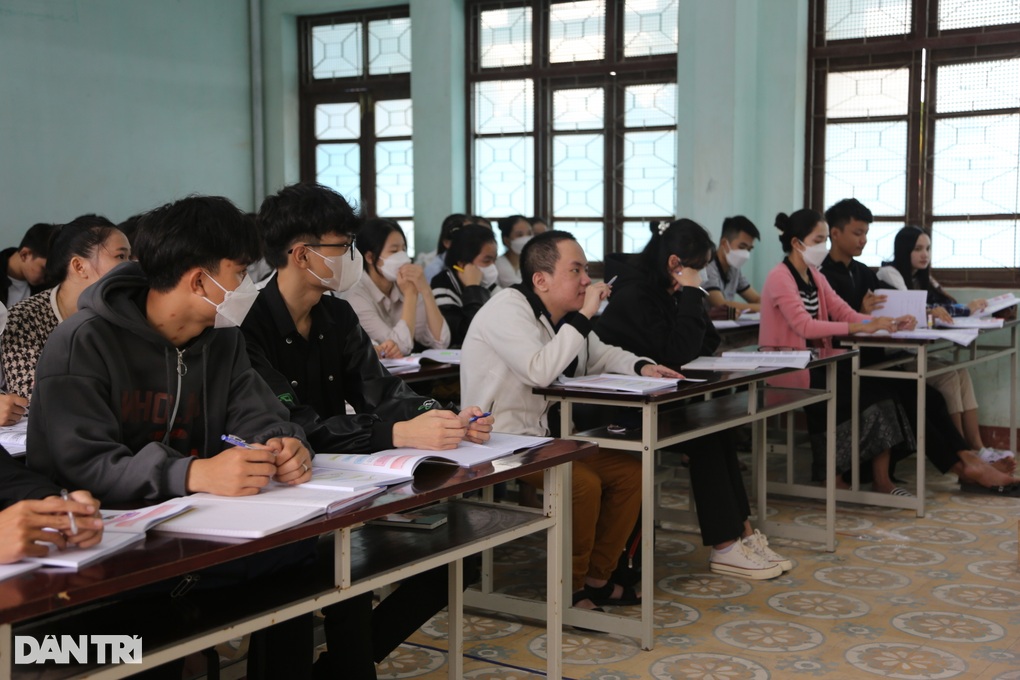 Giấc mơ tiếp tục học đại học của nam sinh bị não úng thủy - 7