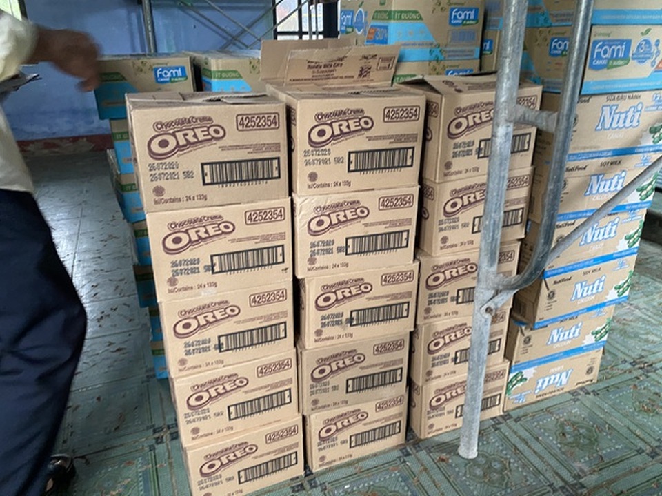 Vượt lũ, chuyến hàng cứu trợ của bạn đọc Dân trí ủng hộ Rào Trăng 3 - 11 Vượt lũ, chuyến hàng cứu trợ của bạn đọc Dân trí ủng hộ Rào Trăng 3 - 11