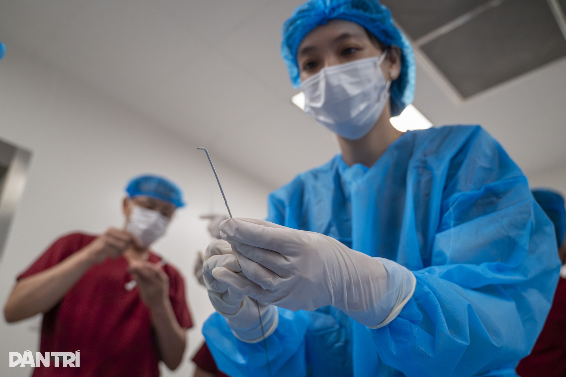 Doktor menggunakan jarum sebagai benang untuk menyelamatkan Bác sĩ dùng kim như sợi chỉ cứu “thiên thần” tràn dịch phổi trong bụng mẹ - 3