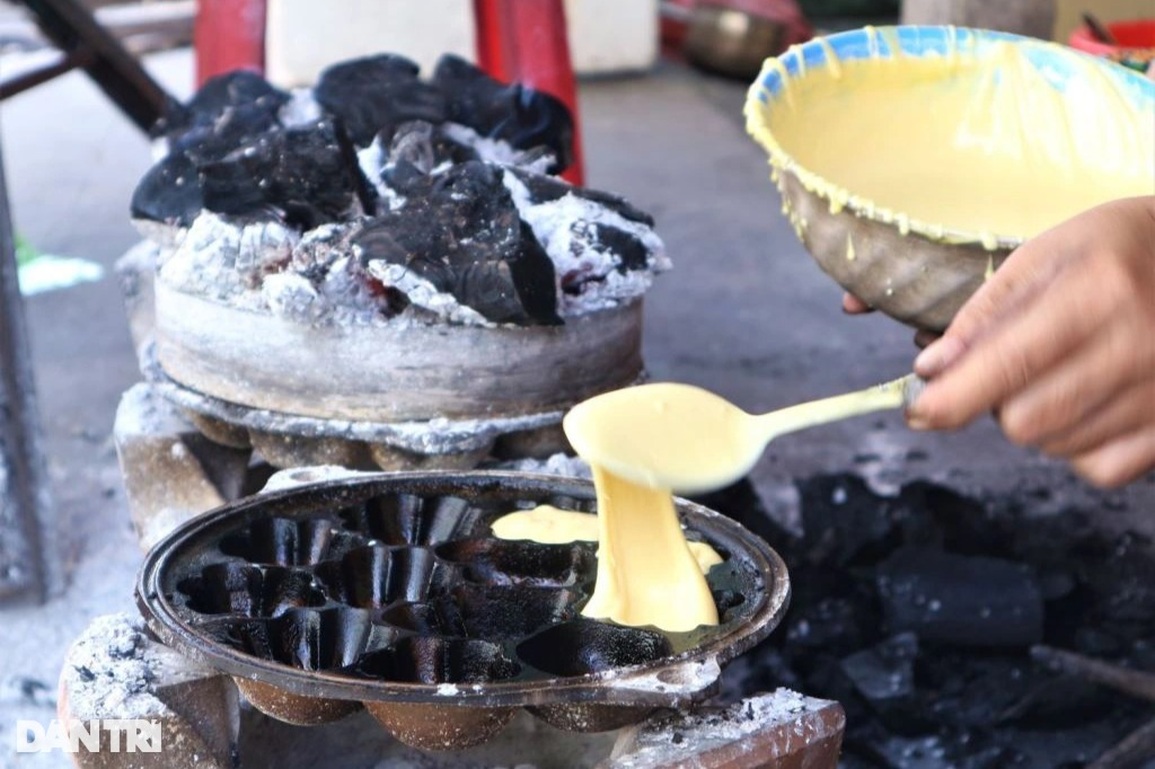 Đỏ lửa ngày đêm để làm nên loại bánh đánh thức hương vị Tết - 3 Đỏ lửa ngày đêm để làm nên loại bánh đánh thức hương vị Tết - 3