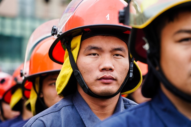 Hàng trăm cảnh sát phòng cháy chữa cháy diễn tập ở Hà Nội - 14 Hàng trăm cảnh sát phòng cháy chữa cháy diễn tập ở Hà Nội - 14