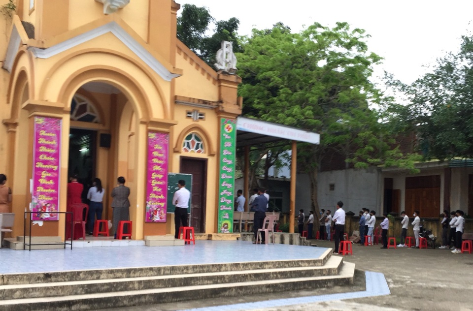 Bí thư Quảng Bình đề nghị xử nghiêm vụ hàng trăm giáo dân tập trung hành lễ - 2 Bí thư Quảng Bình đề nghị xử nghiêm vụ hàng trăm giáo dân tập trung hành lễ - 2