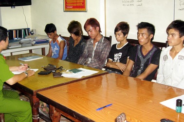 Bắt khẩn cấp 6 đối tượng đánh người, cướp xe ôm 