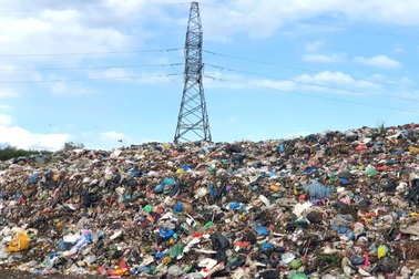 Bãi rác quá tải nhiều năm vẫn phải "gánh" cả trăm tấn chất thải mỗi ngày