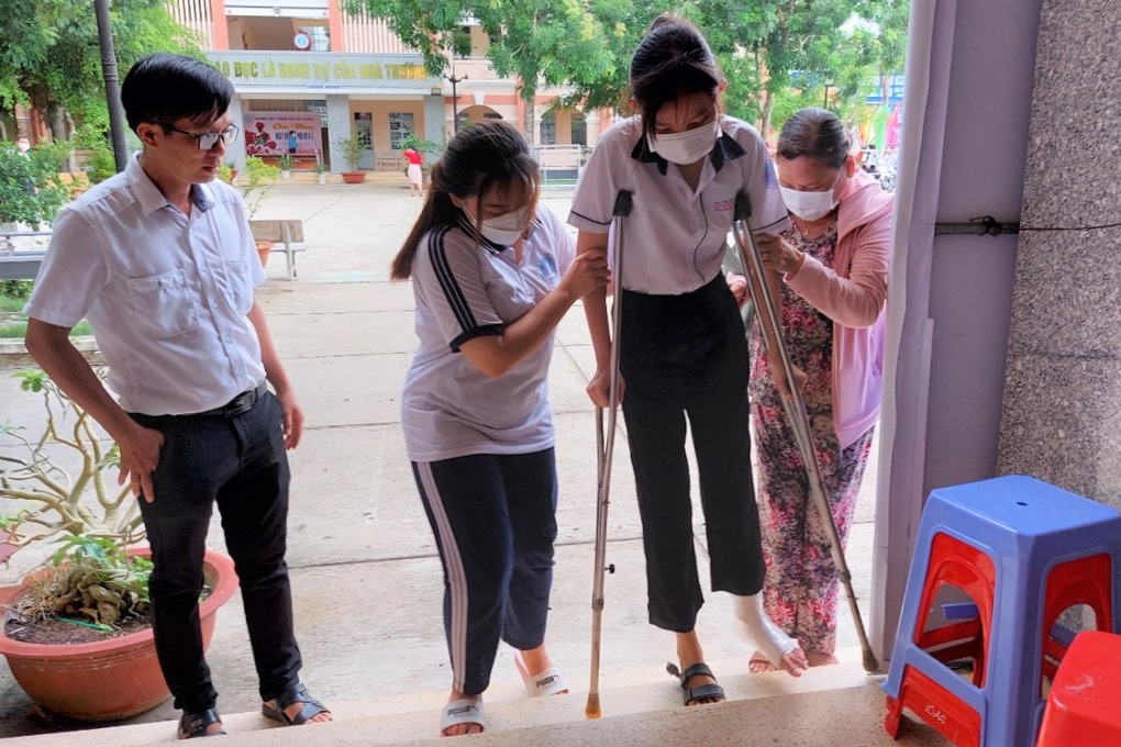 Chiều nay, sĩ tử hồi hộp bước vào thi môn Toán sau sự dễ thở của đề Văn - 14 Chiều nay, sĩ tử hồi hộp bước vào thi môn Toán sau sự dễ thở của đề Văn - 14