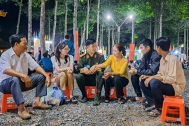 Tốt nghiệp loại xuất sắc, chàng cử nhân viết đơn tình nguyện nhập ngũ