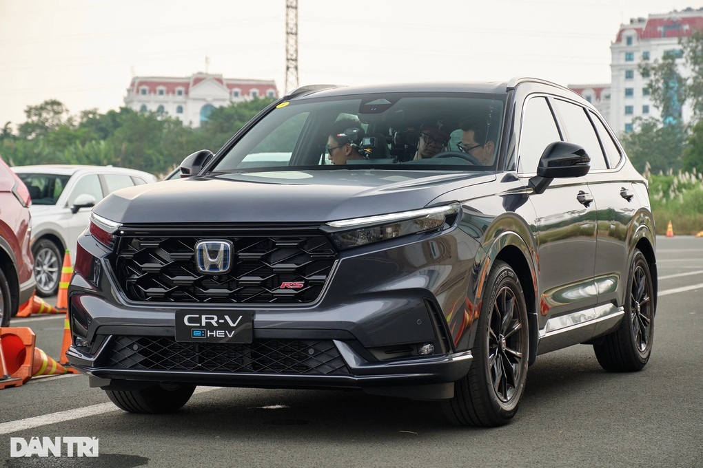 Honda CR-V 2024 đã có dấu hiệu hạ nhiệt, có nơi bán đúng giá bản hybrid - 1