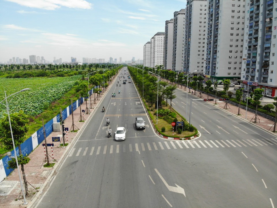 Hàng loạt cây xanh chết khô trên con đường đẹp nhất nhì Hà Nội - 10 Hàng loạt cây xanh chết khô trên con đường đẹp nhất nhì Hà Nội - 10