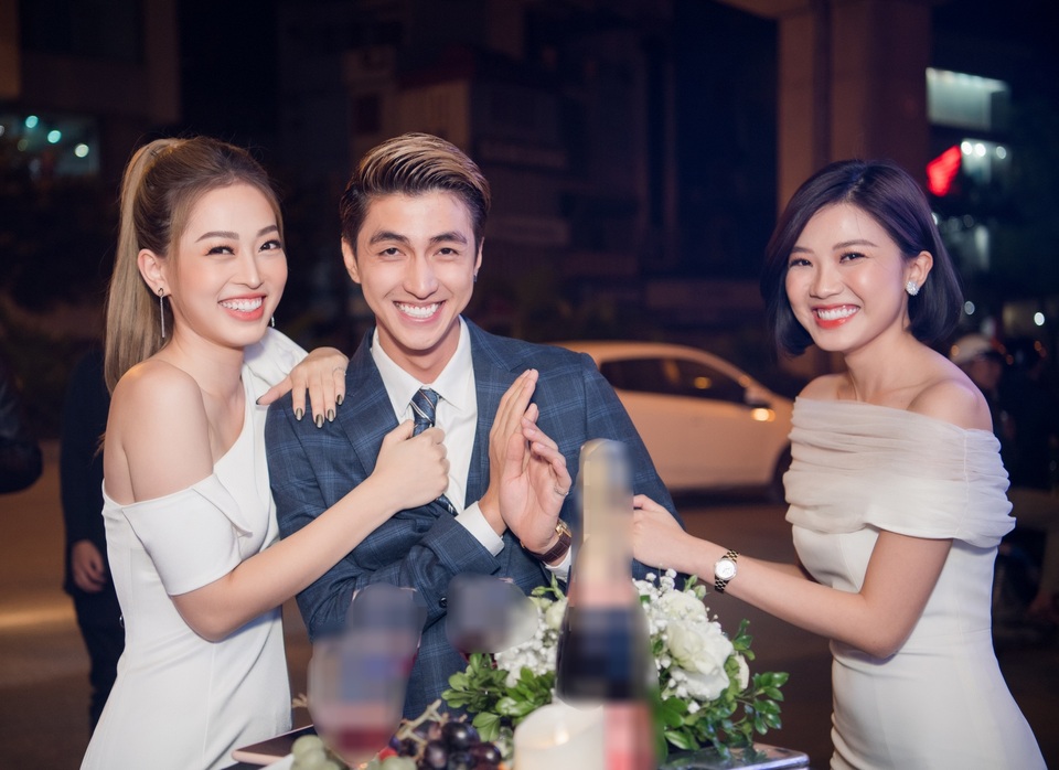 “Mẹ chồng” Lan Hương được dàn Hoa hậu, diễn viên tranh nhau gọi “u” - 8 “Mẹ chồng” Lan Hương được dàn Hoa hậu, diễn viên tranh nhau gọi “u” - 8