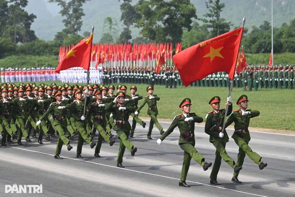 Nhiệm vụ và trách nhiệm vẻ vang của CAND trong giai đoạn cách mạng mới - 1 Nhiệm vụ và trách nhiệm vẻ vang của CAND trong giai đoạn cách mạng mới - 1