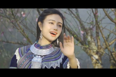 Lương Hải Yến hát "Chắp cánh tương lai"