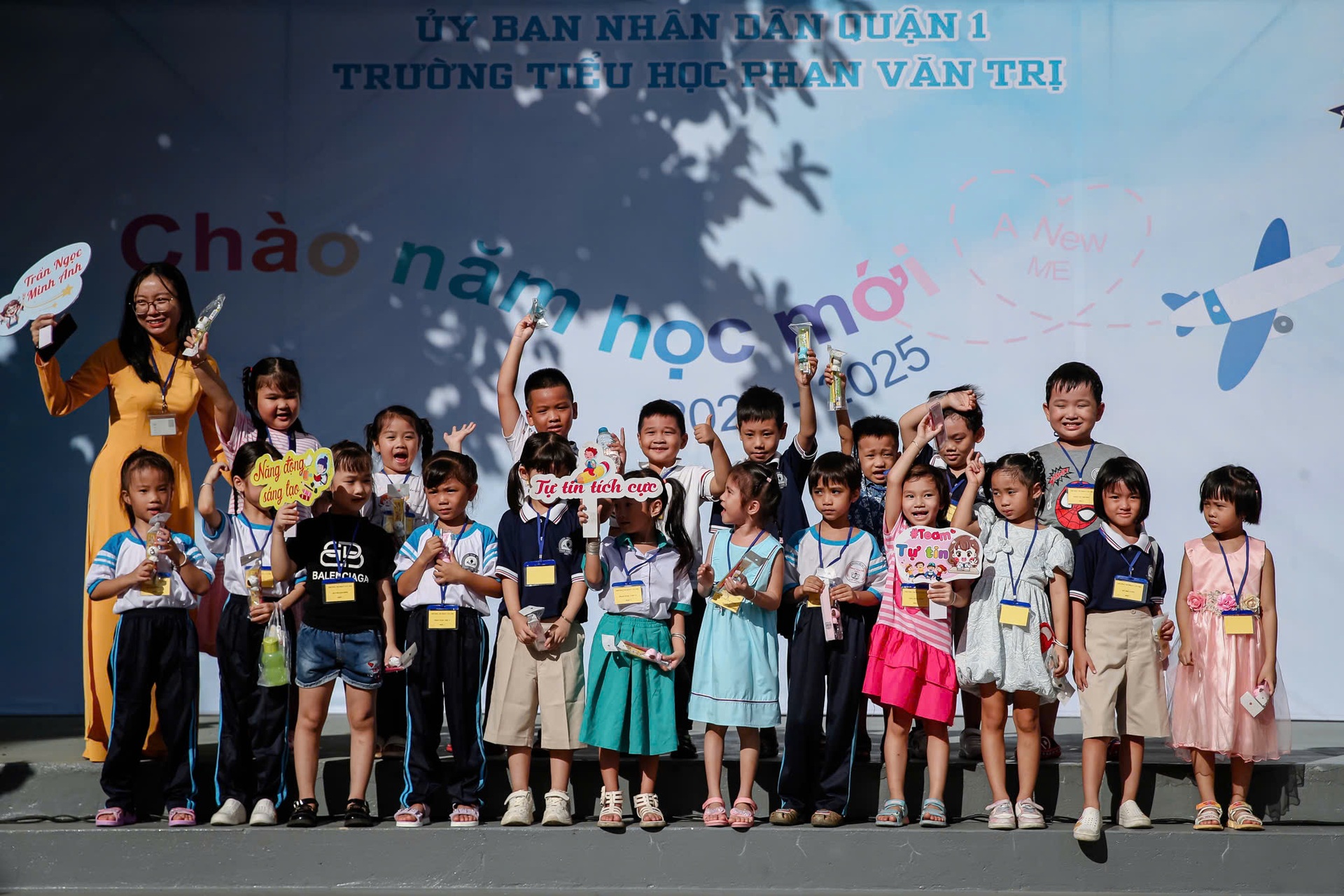 Giáo dục sau ngày thống nhất: Từ lớp học đêm đến huân chương lòng dân - 13 Giáo dục sau ngày thống nhất: Từ lớp học đêm đến huân chương lòng dân - 13