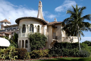 Một phụ nữ Trung Quốc bị bắt tại "Nhà Trắng mùa đông" của gia đình ông Trump