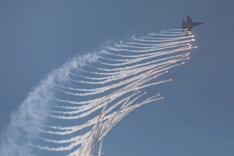 Phi công SU30-MK2 bật mí màn thả bẫy nhiệt mãn nhãn trên bầu trời TPHCM