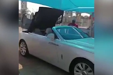 “Quý tử” Đệ nhất phu nhân Zimbabwe tậu hai siêu xe liên tiếp