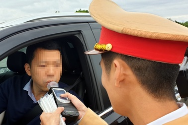 Dừng sử dụng phễu thổi khi kiểm tra nồng độ cồn thời corona