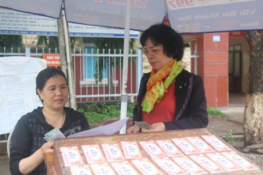 Hỗ trợ cho người bán vé số và nhiều đối tượng bị ảnh hưởng dịch Covid-19